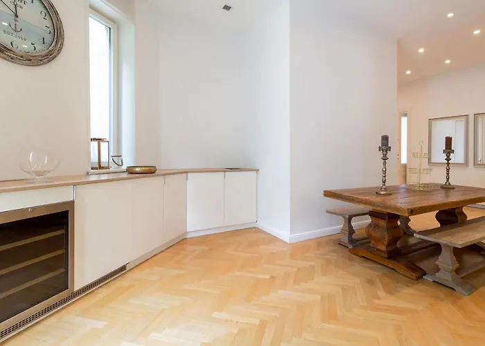 Large Luxury Near Townhall & Votivkirche Βιέννη