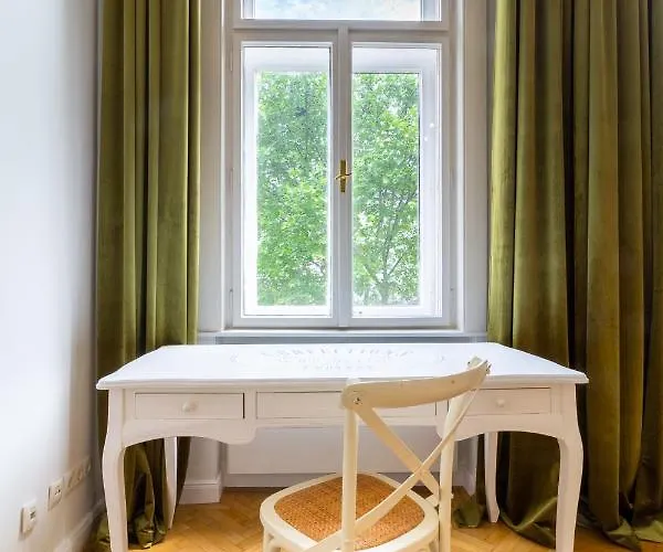 Large Luxury Near Townhall & Votivkirche * Βιέννη