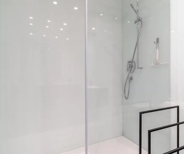 Large Luxury Near Townhall & Votivkirche Διαμέρισμα