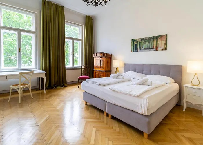 Large Luxury Near Townhall & Votivkirche Διαμέρισμα
