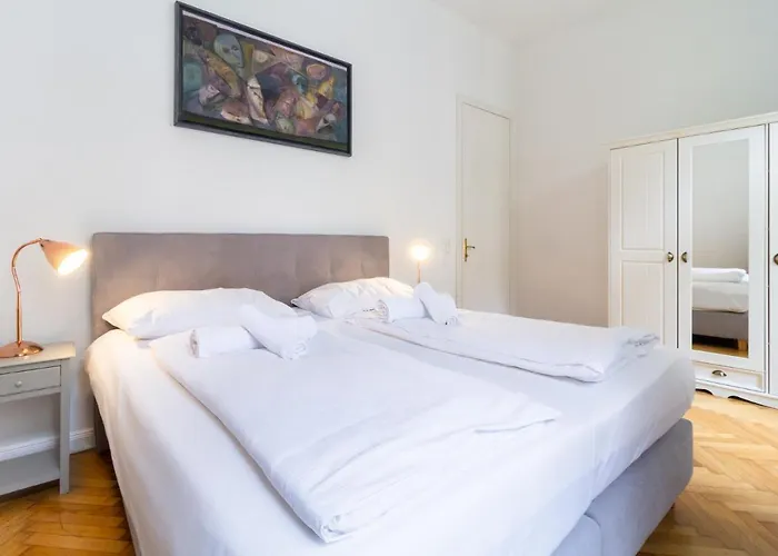 Large Luxury Near Townhall & Votivkirche Βιέννη