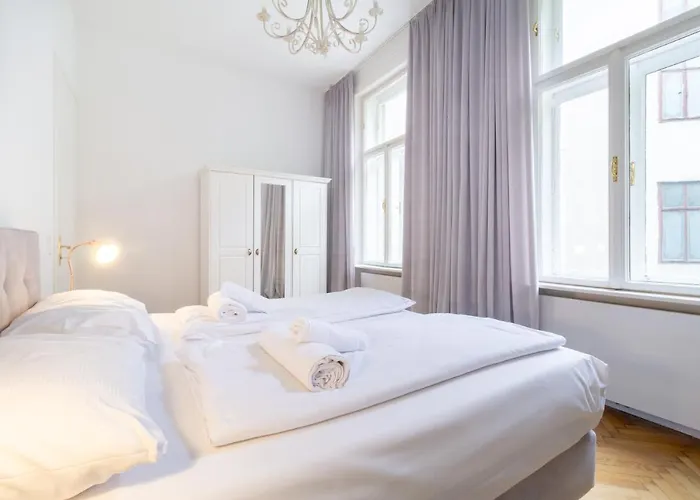 Large Luxury Near Townhall & Votivkirche Διαμέρισμα
