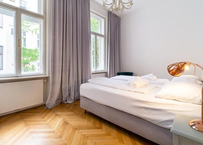 Large Luxury Near Townhall & Votivkirche