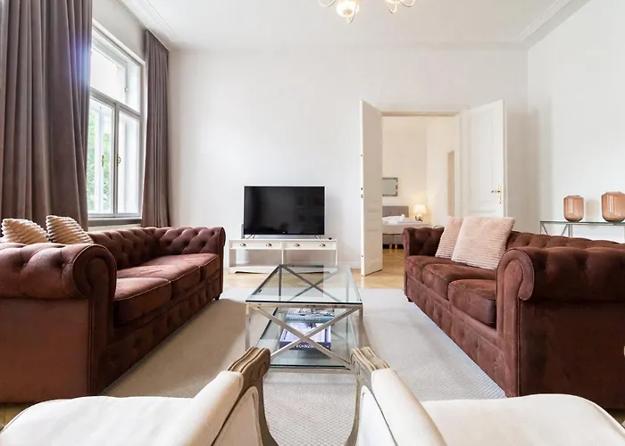 Large Luxury Near Townhall & Votivkirche *